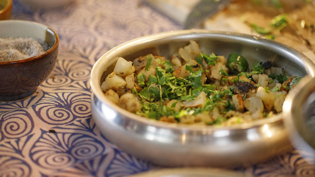 Shakarkandi - Sweet Potato Salad. Shakarkandi ki chaat is a total crowd pleaser. The delicious and tangy sweet potato salad is not only healthy, but it's easy to make! This popular street food makes the perfect side dish for any meal.