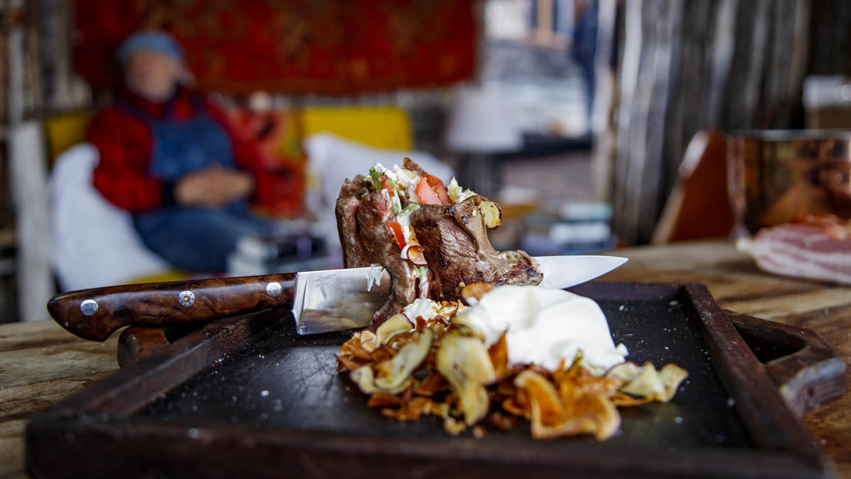 Steak of The Stonemason - Bife De Albañil. Francis teaches how to make this wonderful and quick meat dish with bacon, avocado, and crispy sweet potato chips.