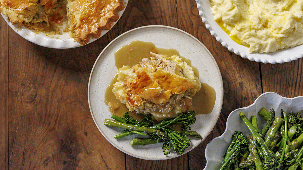 Chicken & Leek Pie with Mash. Learn the key principles of pastry making, which can be applied to both sweet and savory pastries. Then, while the dough is resting, Jamie teaches you how to poach chicken for super-tender results, create a sumptuous mashed potato, steam fresh greens, and make an umami-packed gravy. Bring it all together for the best pie, ever.